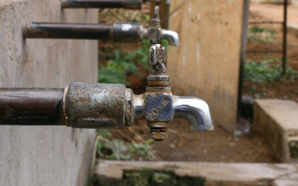 Précarité en eau : enjeux des droits à l'eau et à l'assainissement en France