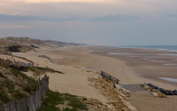 Secteur Sud en 2022 avant travaux - Crédits photo : Delphine Trentacosta - photo extraite de l’Observatoire du littoral de la Ville de Lacanau, mis en place dans le cadre de la Stratégie Locale de Gestion de la Bande Côtière financée par l’Union européenne, la Région Nouvelle-Aquitaine, l’Etat et la Communauté de communes Médoc Atlantique.