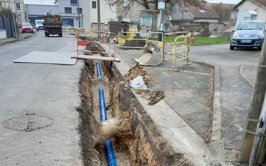 Une conduite d'eau potable déplacée sous la voie publique à Belleville-sur-Meuse (55)
