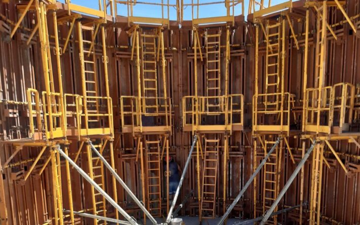 Travaux d'installation des parois du réservoir d'eau - Crédits photo : Communauté de communes du Grand  Reims