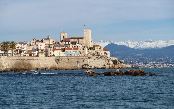 Antibes, vue sur la mer - Crédits photo : Banque des Territoires