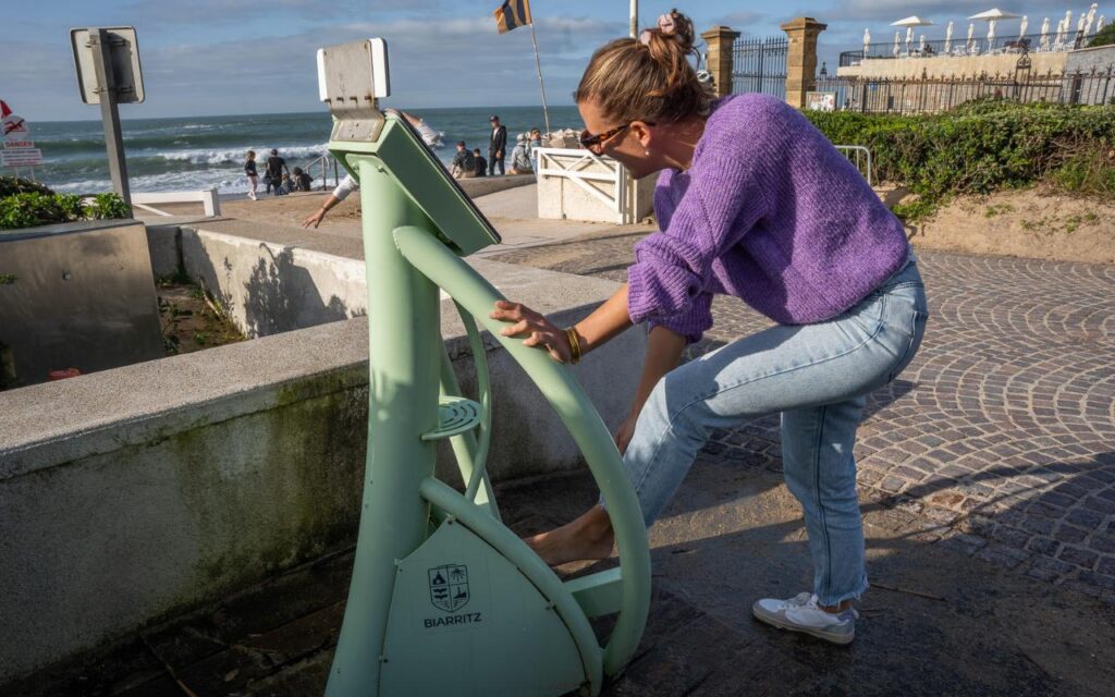 Biarritz (64) supprime des douches de plage et opte pour les rince-pieds