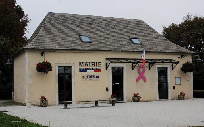 Hôtel de ville de Buros (64) – Crédits photo : Banque des Territoires