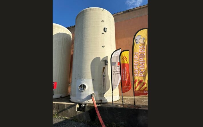 Cuve viticole raccordée au tuyau pompier – Crédits photo : SDIS66