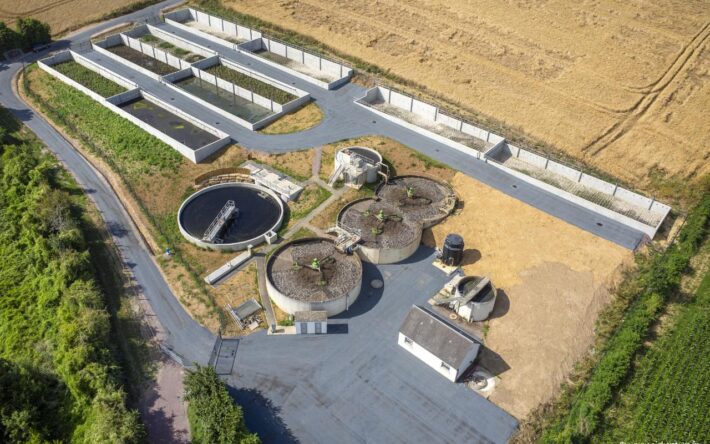 Photographie aérienne par cerf-volant station d’épuration Tilly-sur-Seulles – Crédits photo :  Fabien POTEL (drone)