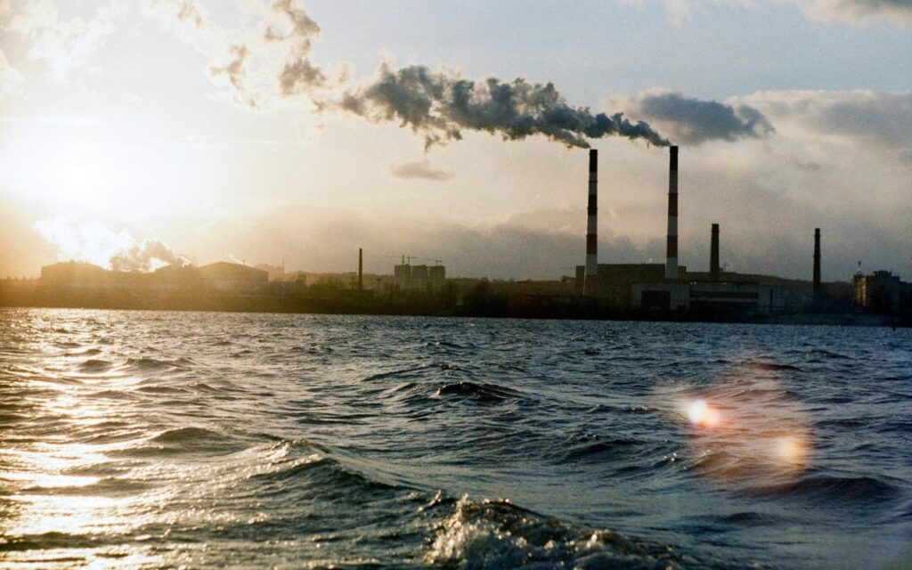 Comment réagir face à une pollution de l’eau aux PFAS ?