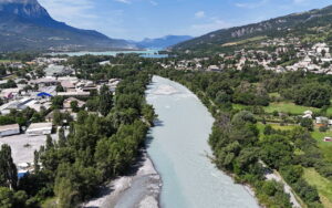 Dans les Hautes Alpes (05), de multiples défis face aux dégâts des intempéries accentuées par le changement climatique